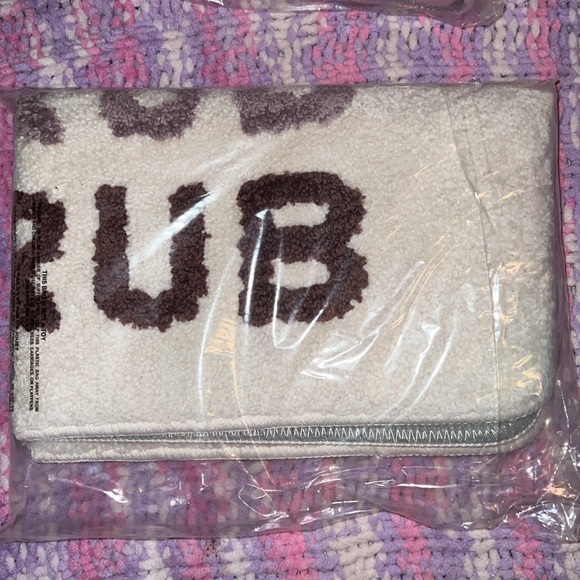 NEW! Victoria's Secret PINK Bath Mat - Picture 3 of 4